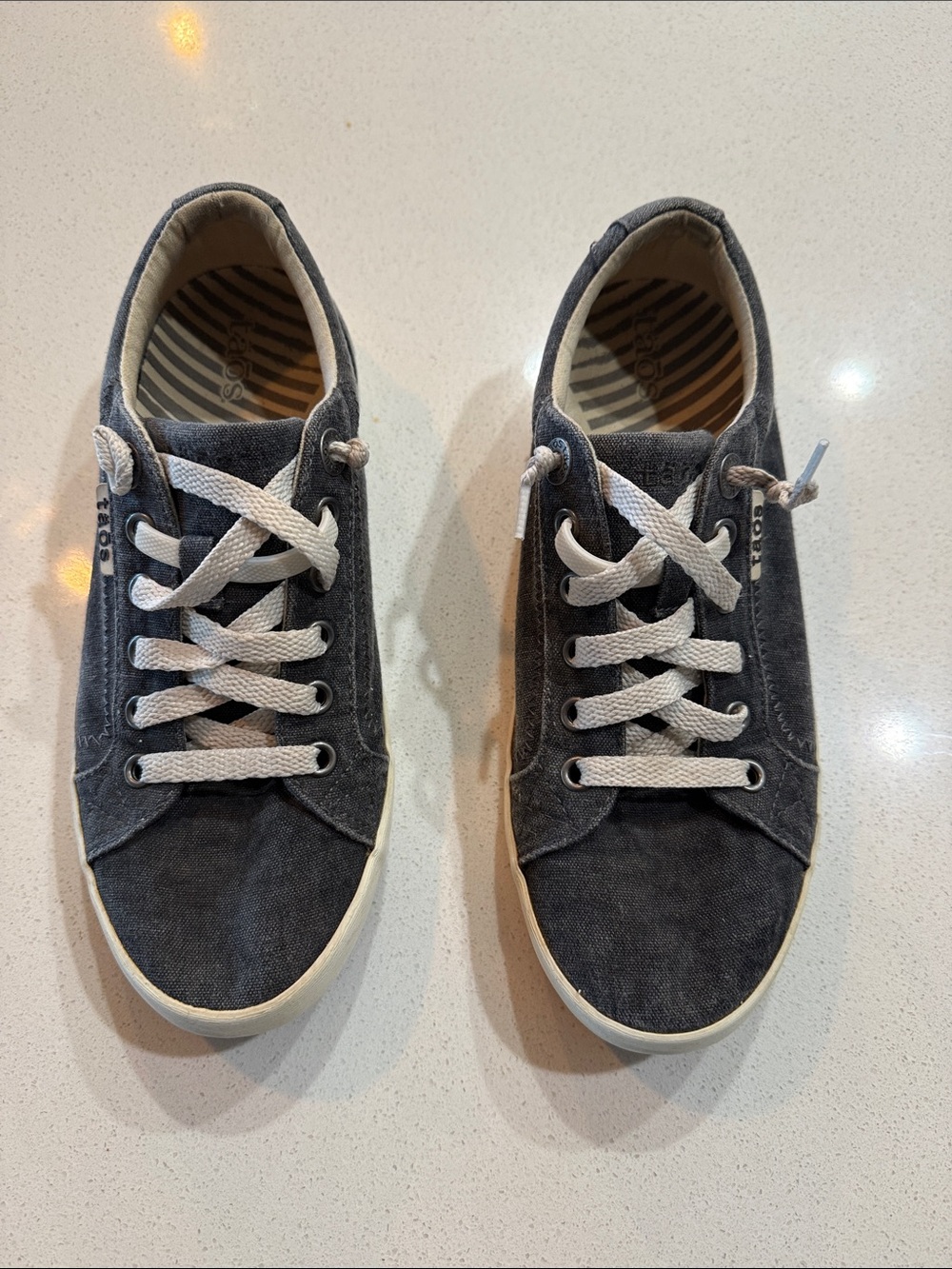 Taos Women’s Casual Canvas Sneakers in Charcoal Gray Size 6 1/2